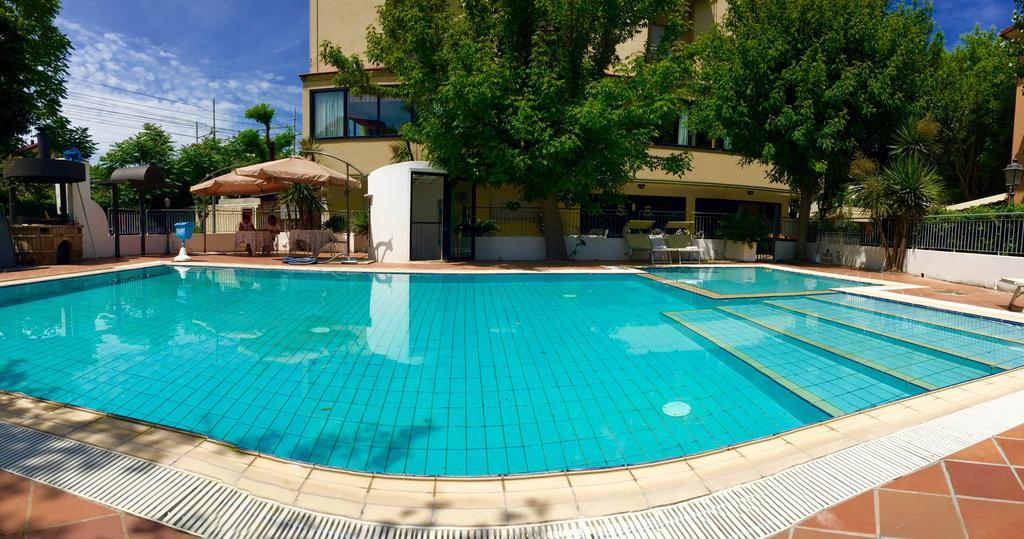 Hotel Mehari Riccione Exterior photo