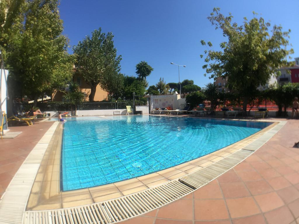 Hotel Mehari Riccione Exterior photo