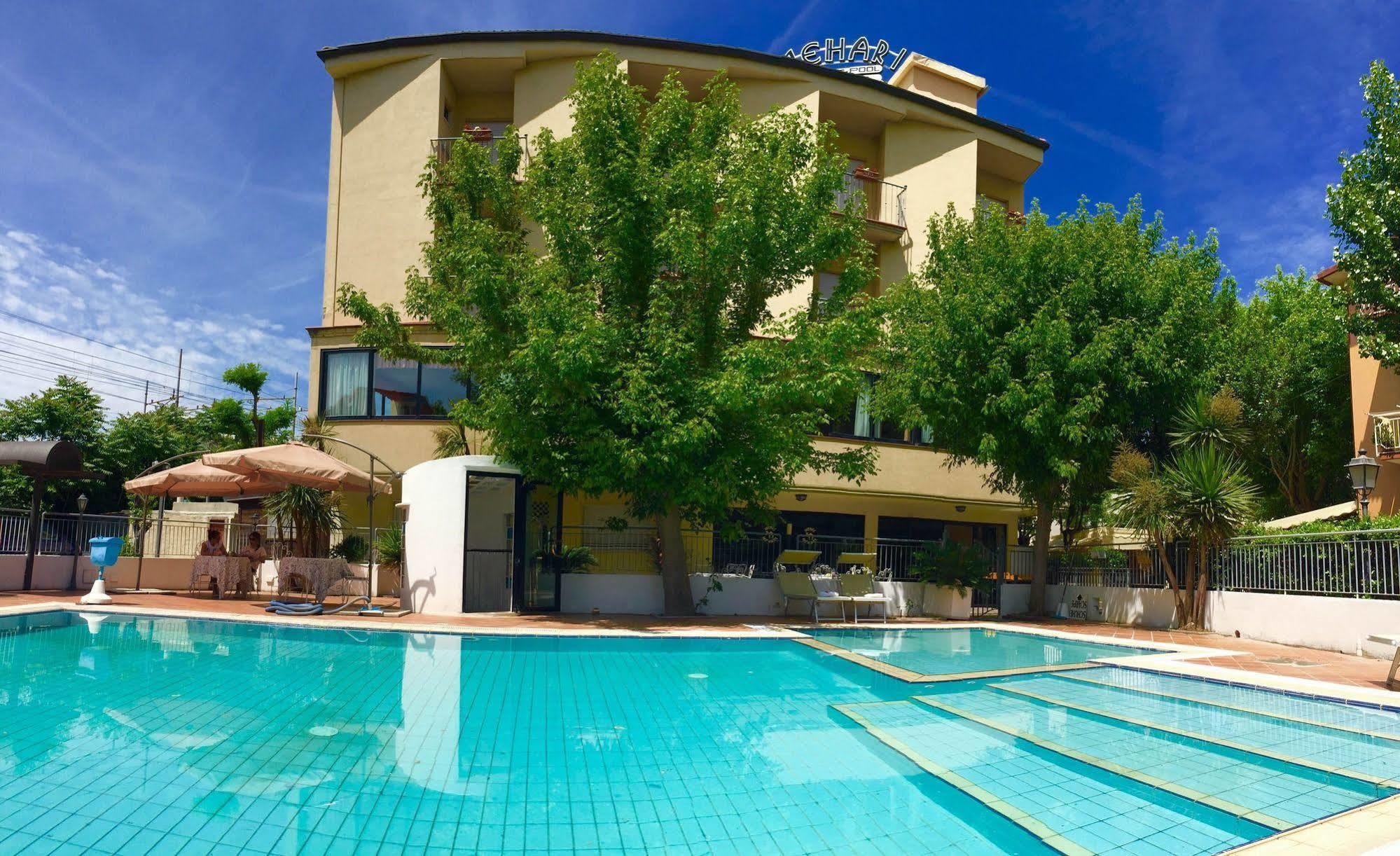 Hotel Mehari Riccione Exterior photo